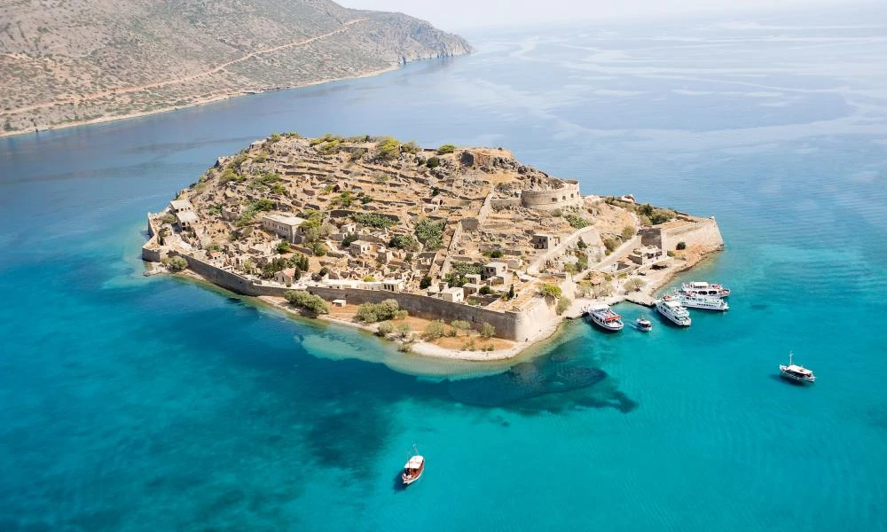 Τα 11 εγκαταλελειμμένα νησιά σε όλο τον κόσμο και οι ιδιαίτερες ιστορίες τους